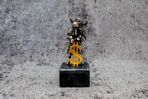 Gemmi Sudraba figurina  Versis lielais ar dollaru image 1