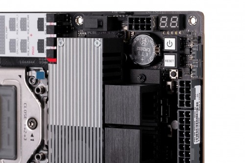 ASUS PRO WS WRX90E-SAGE SE AMD WRX90 Threadripper PRO, 2 x Intel X7100-AT2 dual 10Gb + 1x RTL8211F 1Gb/ USB 3.2 Gen2 x6, 7 x PCIe 5.0 x16, 4 x SATA 6Gb/s (RAID 0,1,5,10), 4 x M.2 socket 3 Key M (2 x type 2242-22110, PCIe 5.0 + 2 x type 2242-2280, PCI image 5