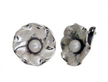 Серебряные серьги на английском замке #2203543(POx-Bk)_PE, Серебро	925°, оксид (покрытие), Жемчуг , 4.6 гр.