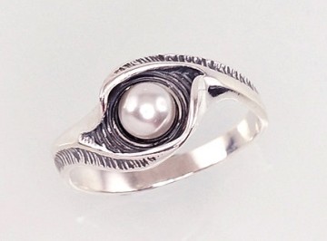 Серебряное кольцо #2100931(POx-Bk)_PE, Серебро	925°, оксид (покрытие), Жемчуг , Размер: 17, 2.7 гр.