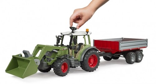 BRUDER 1:16 traktors Fendt Vario 211 ar frontālo iekrāvēju un piekabi, 02182 image 5