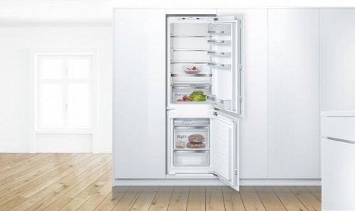 Bosch Serie 6 KIS86AFE0 fridge-freezer Built-in 266 L E image 3