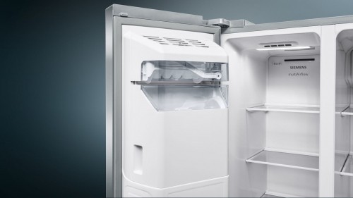 Siemens iQ500 KA93GAIEP side-by-side refrigerator Freestanding 560 L E Stainless steel image 2